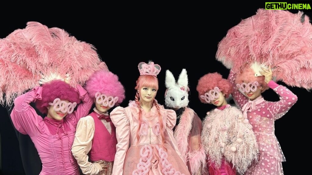 Kyary Pamyu Pamyu Instagram - 初フジロック！ サンデーセッション！ ありがとうございました🍒 ノンストップで40分やりきりました！楽しかった〜！また夜中にライブやりたいなーーー！ 皆んなありがとう！ さいこ〜🤟🏻🤟🏻🤟🏻