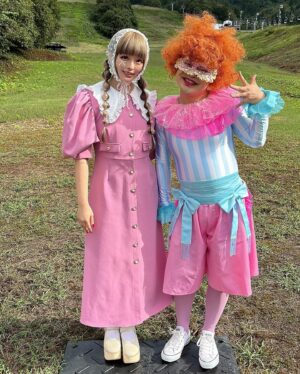Kyary Pamyu Pamyu Instagram - 米百俵フェスにて仲良しの加藤諒くんがバックダンサーに混じってサプライズで踊ってくれました〜！45分フルでダンス🎀楽しかったー！！！