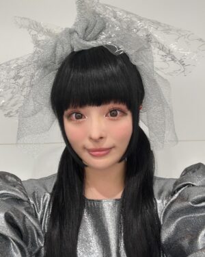 Kyary Pamyu Pamyu Instagram - もしも私がPerfumeのメンバーだったら、、、😎くくく
黒髪ツインテはどうかな〜？きゃっ。。