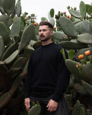 Kyle Krieger Instagram - Made a beautiful film at @hacienda6palms — it’s available now  on OF — link in my bio

featuring @mrbradford7 and my awesome DP @hi_im_dan and king of good vibes @femmiedaddie 

Our host, Todd, was wonderful and kind enough to make us a beautiful dinner afterwards. It was a great day. You can book a retreat here if you navigate to the IG.