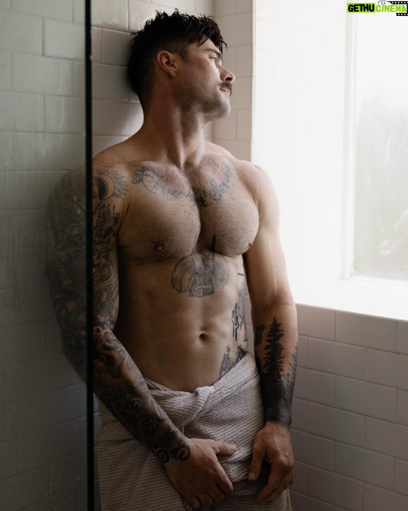Kyle Krieger Instagram - come say hi — more on onlyfans 🚿💦 and a new spooky short film available tomorrow 👀💀