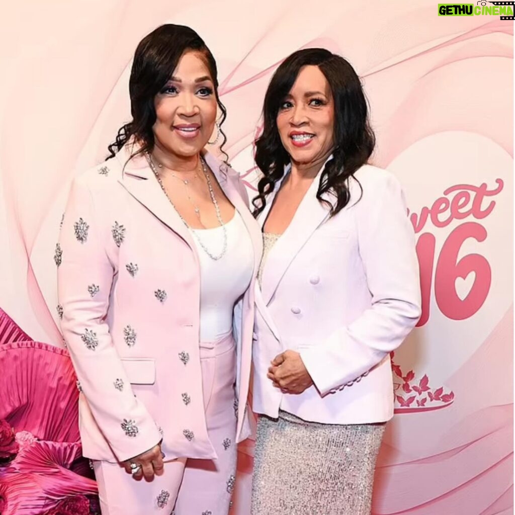 Kym Whitley Instagram - Thank you, #KevinKayhart and @DailyMail, for shining a spotlight on the incredible 16th Annual A Pink Pump Affair by @SpecialNeedsNetwork. 🔗 in bio. #SecuredByTheSibleyFirm #ArevaMartin #TameraMowry #JackeeHarry #KymWhitley #SisterSister #SNNPinkPump24 #RachelLindsay #VanessaBellCalloway #Autismawareness #BeverlyHills #SpecialNeedsNetwork #Autism #SibleyWorldPR