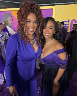 Kym Whitley Instagram - THE COLOR PURPLE is a must see !!! I had a fantastic time at the premiere!This cast is so talented!! I’m speechless! I cried laughed and applauded!  @oprah thank you for this epic musical!! Christmas Day I hope you run to the theaters!!💜✨ 

stylist @flutterdesigns 
makeup @_dreadiaz_ 
hair @angiehairstyles