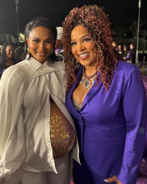 Kym Whitley Instagram - THE COLOR PURPLE is a must see !!! I had a fantastic time at the premiere!This cast is so talented!! I’m speechless! I cried laughed and applauded!  @oprah thank you for this epic musical!! Christmas Day I hope you run to the theaters!!💜✨ 

stylist @flutterdesigns 
makeup @_dreadiaz_ 
hair @angiehairstyles