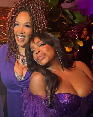 Kym Whitley Instagram - THE COLOR PURPLE is a must see !!! I had a fantastic time at the premiere!This cast is so talented!! I’m speechless! I cried laughed and applauded!  @oprah thank you for this epic musical!! Christmas Day I hope you run to the theaters!!💜✨ 

stylist @flutterdesigns 
makeup @_dreadiaz_ 
hair @angiehairstyles