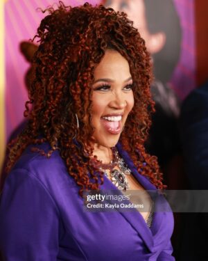 Kym Whitley Instagram - THE COLOR PURPLE is a must see !!! I had a fantastic time at the premiere!This cast is so talented!! I’m speechless! I cried laughed and applauded!  @oprah thank you for this epic musical!! Christmas Day I hope you run to the theaters!!💜✨ 

stylist @flutterdesigns 
makeup @_dreadiaz_ 
hair @angiehairstyles