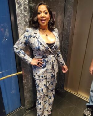Kym Whitley Instagram - Had a fantastic time at the Emmy’s with @thebaytheseries !! Saw my bestie @sherrieshepherd and so many of my good friends!! Thank you for having me present @televisionacad see yall next year !! 🫶🏽✨
Thank you to the best glam squad @deedee_kelly @flutterdesigns @angiehairstyles