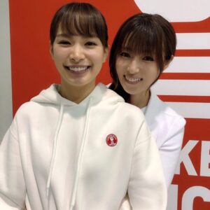 Kyoko Fukada Instagram - お久しぶりです🥺💦
暑い日が続いていますが、皆様いかがお過ごしでしょうか☀️❓私はドラマ「ルパンの娘」にクランクインしました💎前回と同じメンバーで撮影できることを嬉しく思います🎥今年はルパンの娘で夏を乗り切ります‼️
そして、先日撮影で同じ事務所の関水渚ちゃんと一緒でした💕可愛くて仕方ないです❣️またすぐに会えるといいなぁ🌻撮影がはじまる前一瞬だけハグしちゃいました🥰

#熱中症にはお気をつけ下さい
#関水渚 ちゃん
@nagisa_sekimizu 
#ルパンの娘
@lupin_no_musume 
#kyokofukada