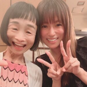 Kyoko Fukada Instagram - ドラマ「ルパンの娘」で共演しているどんぐりさんと夏祭りに🍭急にお誘いしたのに駆け付けてくれました🥺撮影の日々も一緒でいつも癒していただいてるのにお休みの日まで一緒に過ごせて嬉しかったです🎭♥️🎬
#夏の終わり
#体調はいかがですか
#皆様が元気であります様に
#どんぐり さん
#kyokofukada