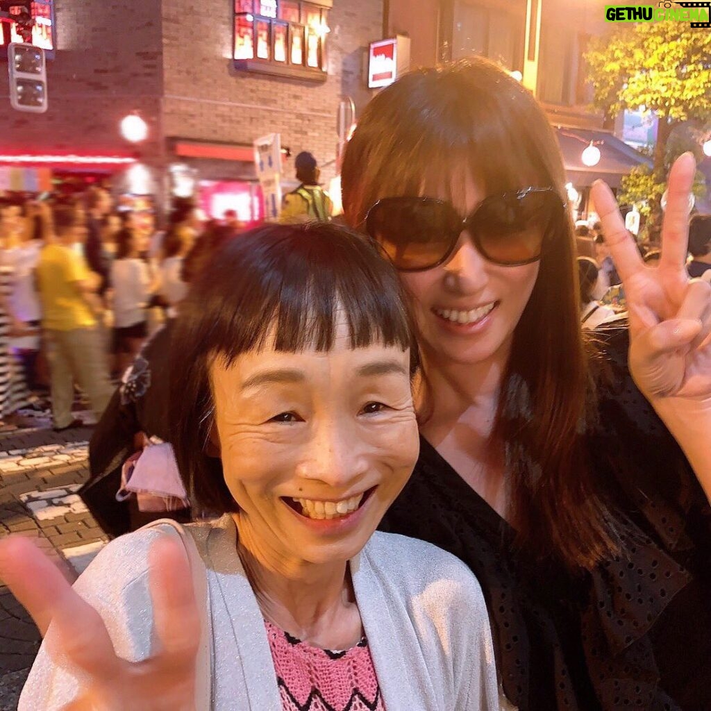 Kyoko Fukada Instagram - ドラマ「ルパンの娘」で共演しているどんぐりさんと夏祭りに🍭急にお誘いしたのに駆け付けてくれました🥺撮影の日々も一緒でいつも癒していただいてるのにお休みの日まで一緒に過ごせて嬉しかったです🎭♥️🎬 #夏の終わり #体調はいかがですか #皆様が元気であります様に #どんぐり さん #kyokofukada
