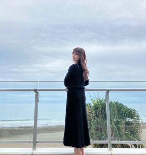 Kyoko Fukada Instagram - ご無沙汰しております💦もう夏も終わりに差し掛かっていますね🩴いかがお過ごしでしょうか⁉️先日、撮影で海に行く事が出来ました😍私にとって海は特別な場所で元気の源なのだと再確認できた日でした🥹💕サーフィンしている人達が羨ましかったぁ♥️
#皆様はどんな夏を過ごしましたか
#まだまだ暑い日もあるみたいなのでお身体に気をつけなきゃですね