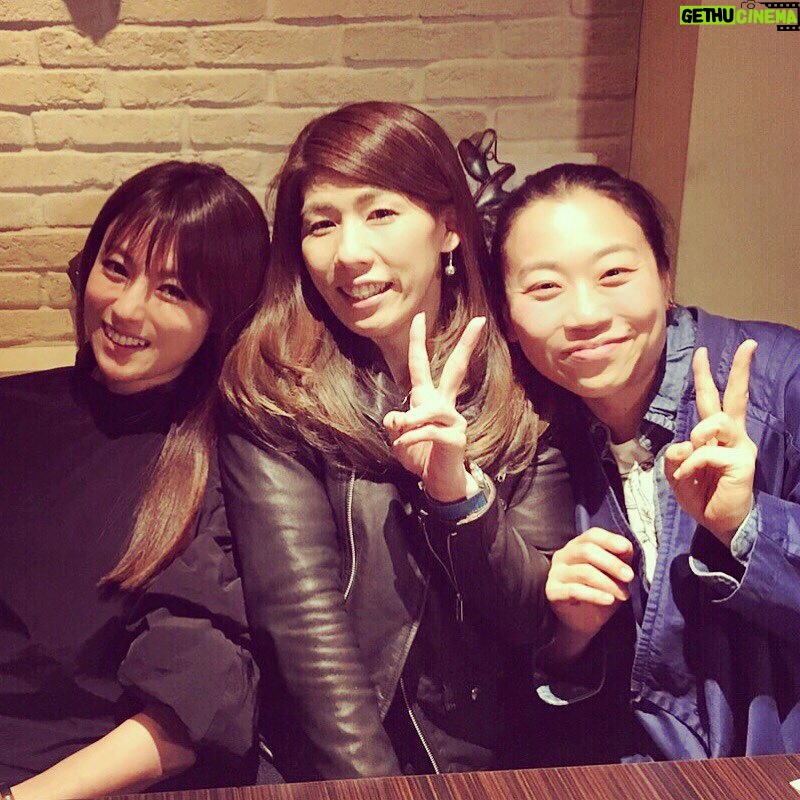 Kyoko Fukada Instagram - 先日の女子会🍺💕 なんと吉田沙保里ちゃんといとうあさこちゃんと🍎さおりちゃんは凄く乙女ちゃんで可愛くて、あさこちゃんは沢山気配りしてくださったり本当に素敵な方⭐️もう次に会う約束もしたんだ🌸 #吉田沙保里 さん #いとうあさこ さん #kyokofukada