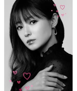Kyoko Fukada Instagram - 雪が降っていますが皆様大丈夫でしょうか⁉️足元が悪い中気をつけてくださいね💦
お陰様で、Amazon Originalドラマ「A2Z」を沢山の方々にご覧いただいているとお伺いしました❗️
2枚目の写真は「A2Z」のロケでお借りしていたお店のお隣にあった大きな餃子を見てつい🥟
素敵なキャスト・スタッフの皆さんと一緒に撮影させていただいたので、是非多くの方にご覧いただいて楽しんでいただけたら嬉しいです💕
#A2Z
#皆様暖かくしてお過ごしくださいね