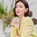 Kyoko Hasegawa Instagram - サントリーのジャパニーズクラフトジンROKU〈六〉 @suntory_rokugin_japanのイベントに参加させていただきました。 ROKUは日本の四季それぞれの旬の和素材を6種使用したジン。 わたしはそこに趣深さを感じました。 そして会場には四季を4つに分けて作り込んだ空間があり、そこは日本の春夏秋冬を美しく詰め込んでいました。 そんな中でいただくROKUは香りが華やか、お味は爽やか。 この季節におすすめでした。 みなさんも会場で体験してみてください！ @suntory_rokugin_japan #ジャパニーズクラフトジンroku #ROKUジンソーダ #サントリー #PR