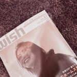 Kyoko Hasegawa Instagram - 2004年に初めてホームステイをしました。 24歳の時です。場所はサンフランシスコに。 仕事でオファーをいただき行ったのですが、その時の記事が残っていて、インタビューを読み返す。 当時、女優のお仕事を始めてから、まだ数年の頃。 既に自分に莫大なプレッシャーを掲げ、そのプレッシャーに押し潰されそうになっていたわたし。 良くも悪くも真面目な性格。 もっと肩の力を抜いて楽しめば良かったのに、と思うけれど、きっと今のわたしがこの頃のわたしになっても、そうは出来ないだろう。 人の性格はそう簡単に変われない😅 とにかく、このプチホームステイの経験がわたしにはインプット出来る機会であり、フラットな気持ちに戻れる場所でありました。 その後すぐに、またサンフランシスコへホームステイを。 その後は1週間以上の休みが出来る度に、パリやNYにふらり1人で行きました。 あの頃たくさん旅に出た経験は、間違いなく今のわたしの一部であります。 30代は子供がまだ小さい事もあり、行く場所はハワイ。 少し大きくなってからはシンガポールやLAにも行きました。 今年は息子とNYへ。 20代の頃数えきれないくらい行っていたNYに息子と2人。 そして娘とは韓国へ。 1人で行く旅、子供と行く旅、さらに言うと子供の成長により行ける場所の選択肢が広がってきて。 そう思うと、旅って面白い。 人生のフェーズで行く場所が変わったり、若い頃に行った場所が今では違う感じ方をしたり。 今年はたくさん旅に出ました。 来年も、いろいろな場所に行きたいなと、思います。 #travel #wish