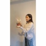 Kyoko Yoshine Instagram - 27歳になりました！ たくさんメッセージありがとうございます！ 今日は素敵な現場で過ごす事ができました✨ お祝いしてもらえて嬉しすぎましたー！！！ ありがとうございました🌼 27歳も頑張ります！ よろしくお願いします！！