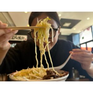 Kyoko Yoshine Instagram - 陽月→🍜→陽月 ネギ増しにしたらネギ食べてるのかラーメン食べてるのかわかんなくなっちゃった。美味しいもの食べるとパワーになるね！ #Reリベンジ #りりべ #合間に