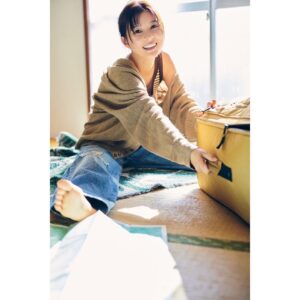 Kyoko Yoshine Instagram - 本日無事26歳になりました！ メッセージたくさん ありがとうございます！ そしてこの春でデビューして10年！ということで10周年の記念に写真集を出させてもらう事になりました！ 今回の写真集はなんと石川慶監督に企画、プロデュースをしていただきました。嬉しすぎる....。 「女優の芳根京子と、女優の道を選ばなかった芳根京子が同時に存在していたら...」というテーマで、 誰も見た事のない芳根京子、みんなが知る芳根京子、素の芳根京子、私自身今挑戦したいこと… いろんな表情がいっぱい詰め込まれた1冊です☺︎ 6年ぶりの写真集です！ 6月17日発売です！ 詳しくは今日のインスタライブでお話ししたいと思います！　 20時30分からやりまーす！ それでは26歳の芳根もよろしくお願いします！