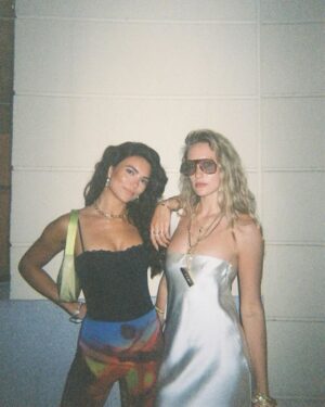 Kyra Santoro Instagram - Here, there & everywhere🌼
