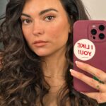 Kyra Santoro Instagram - Too close to my face?? 🤪🤳🏽