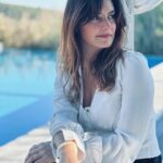 Laëtitia Milot Instagram - ✨ CONCOURS TERMINÉ ✨ 1 nuit pour 2 personnes au Château de Berne (Hôtel 5⭐️, Relais & Châteaux), avec petits-déjeuners et accès au spa, c’est le dernier lot que j’ai le plaisir de faire gagner à l’un d’entre vous ! J’adore y aller pour me ressourcer. Pour participer : 🎄 Être abonné à @laetitiamilotofficiel et au @chateaudeberne 🎄 Mentionner des amis qui aiment la vie de château Bravo à @yaelleazoulay ! 😊🎁 #noel #chateaudeberne #relaischateaux #provence