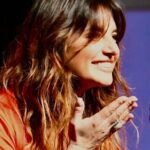 Laëtitia Milot Instagram - Instants capturés par Agnieszka Zakrzewski lors de la pièce « Un dîner d’adieu » à Orange ! Grâce à vous, chaque représentation de la tournée en France, Suisse, Belgique et Luxembourg, se joue à guichet fermé… Un grand merci, c’est toujours un plaisir de venir à votre rencontre ! ❤️😘