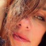 Laëtitia Milot Instagram - Malgré les traitements, chirurgies et soins de support, l’endométriose sait rappeler qu’elle est toujours là. #crise #endométriose #combat #espoir #courageatoutesettous