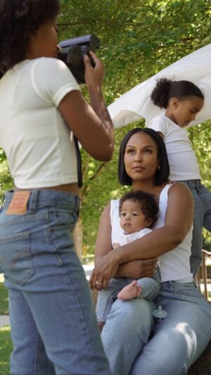 LaToya Forever Instagram - I love this little life 🌼🏠 #happymothersday 

#familytime #familylife #familyfirst #momof4kids #levisjeans #levis #levis501