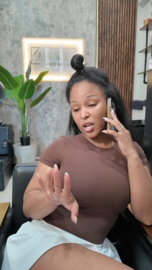 LaToya Forever Instagram - New phone who dis? 🤔

#hairideas #hairtransformation #hairgoals #newhaircut #hairlove