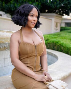 LaToya Forever Instagram - “The real flex is just being yourself in a world where people live for an image.” 💅🏽🫶🏽💕

#ootd #ootdfashion #classyfashion #outfitoftheday #blackgirlfashion #instafashion #fashionstyle
