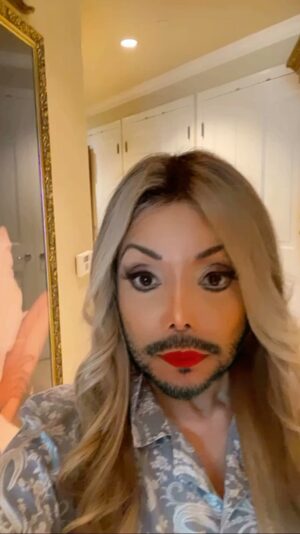 La Toya Jackson Instagram - Just playing around!😳🫣🤔😱
#SundayFunday #mood #life #Fun #photooftheday #latoyajackson