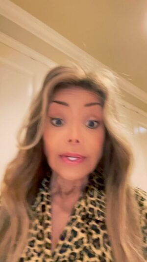 La Toya Jackson Instagram - Sending love, light and blessing to you all!🥰
It’s cold out there, stay warm!💨
#mood #cold #winter #sundayvibes #SundayFunday #life #instagood #latoyajackson