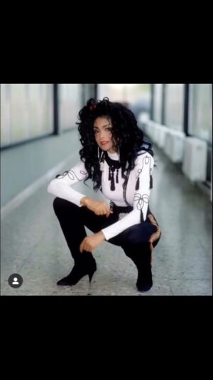 La Toya Jackson Instagram - Way back in the halls of Switzerland on a throwback Thursday. No snow.
#TBT #mood #instagood #TBThursday #Switzerland