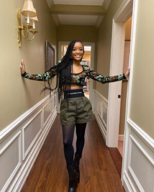LaToya Tonodeo Instagram - Free Diana till it’s backwards ‼️

Swipe for a surprise! Extremely talented OG Power Actress. On the show she’s tough as 🔩 but super sweet in real life!! 💜

New episode of @ghoststarz this Friday!

Makeup: @msruthiemakeup 
Braids: @tropixbraids