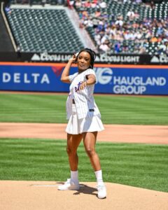 LaToya Tonodeo Instagram - I threw the FIRST PITCH at the @mets game!! (2nd slide)⚾️💨☺️ FROM THE MOUND!😜SO MUCH FUN! Thank you Mets 🧡