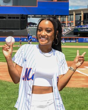 LaToya Tonodeo Instagram - I threw the FIRST PITCH at the @mets game!! (2nd slide)⚾️💨☺️ FROM THE MOUND!😜SO MUCH FUN! Thank you Mets 🧡