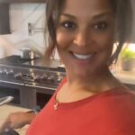 Laila Ali Instagram - ☀️🌟🌟🌟🌟It’s back in stock~Garlic Goddess Blend is a bestseller and I understand why! I use it everyday with and without fresh garlic on veggies, meats, seafood, pasta, salad dressing and more! Visit my shop and check out the ingredients. #garlic #garlicgoddess #LailaAliSpiceBlends #organic #NoGMOs