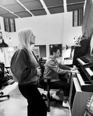 Lara Fabian Instagram - Ces moments précieux de partage @yaacovsalah @slimane @meir.salah … le meilleur reste à venir 🖤🤍