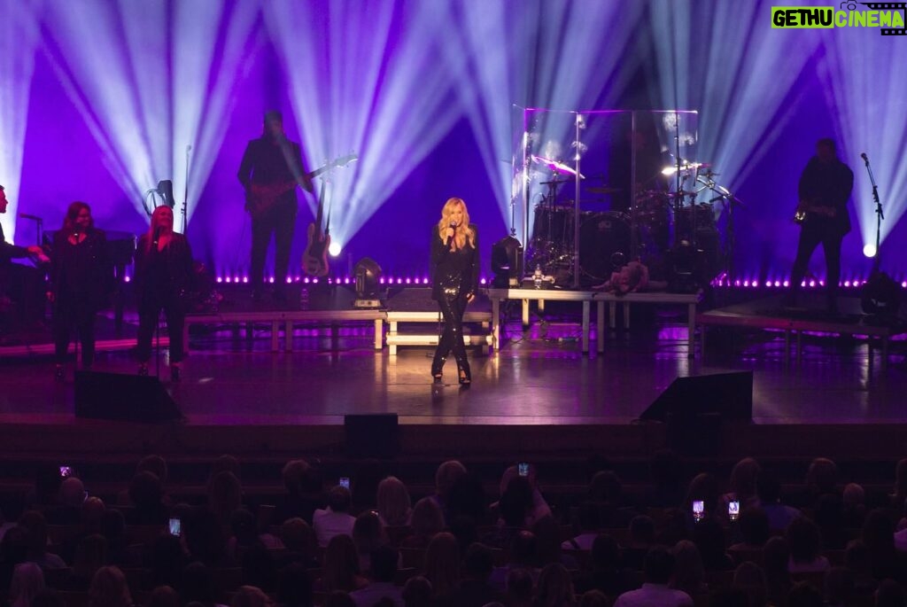 Lara Fabian Instagram - What a night Zagreb … thank you! 💙#jetaimetour