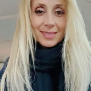 Lara Fabian Instagram - Ouverture de la billetterie ce vendredi 10 h … le meilleur reste à venir 🤍