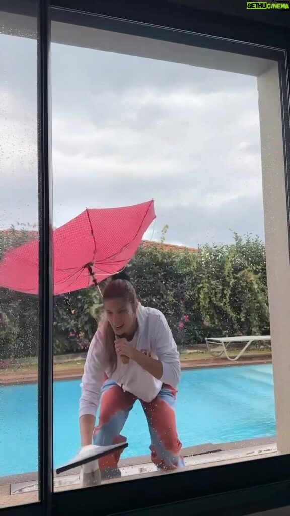 Larissa Gacemer Instagram - Tarafını seç 😂