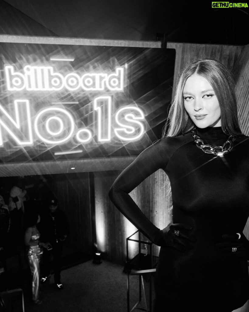 Larsen Thompson Instagram - Thank you @billboard for having me to celebrate #BillboardNo1s 🖤 Can’t wait for you all to hear the music I’ve been working on!!! Finally got to pull out this dress by @c_ritter_ and these @dundasworld boots!!! The rain didn’t stop us, such a good night!!! pc: @wesandalex