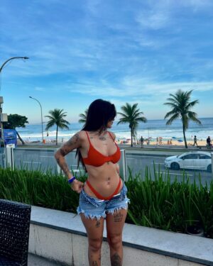 Lary Bottino Instagram - 40 graus