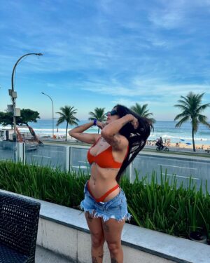 Lary Bottino Instagram - 40 graus