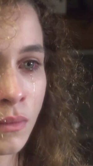Laryssa Ayres Instagram - Tempo e silêncio 

🎙️ @victoriabrow