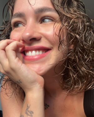 Laryssa Ayres Instagram - Respiro 😮‍💨🤍
