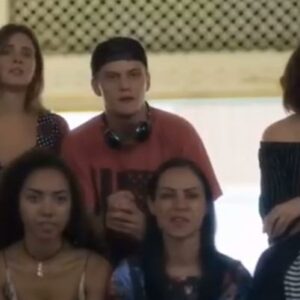 Laryssa Ayres Instagram - Hoje não é dia de #tbt por aqui, mas foi dia de separar algumas cenas, e entre elas encontrei essas de O Sétimo Guardião 📺🎬 tem alguém aqui que seja da época da Diana? Deu muita saudade disso tudo <3
2018/19 🌬️ #karatê #osetimoguardiao