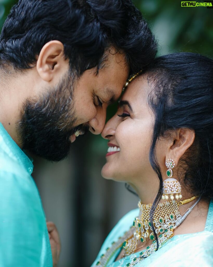 Lasya Manjunath Instagram - “A happy marriage is a long conversation which always seems too short.”❤️🥰🤗 📸: @happy_portraits_photography Jewellery : @emmadi_silver_jewellery_hyd