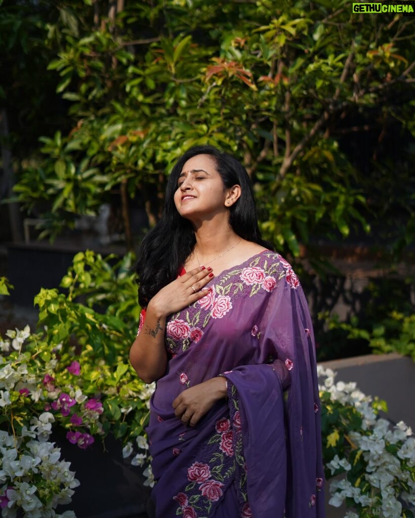 Lasya Manjunath Instagram - “ I can’t go back and change the beginning, but I can start where Iam and change the ending.” Saree : @pari.designers_ 📸: @happy_portraits_photography Location : @rasaliving.in