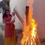 Lasya Manjunath Instagram - మీలో ఉన్న ప్రతికూల ఆలోచనలను భోగిమంటల్లో వేసి.మీ జీవితంలోని కష్టాలు, దుఃఖాలు, బాధలు భోగిమంటల్లో కలిసిపోవాలని కోరుకుంటూ.. ఈ భోగి పండగ రోజున కొత్త జీవితానికి సుభారంభం కావాలని ..మీకు మీ కుటుంబ సభ్యులందరికీ భోగి పండుగ శుభాకాంక్షలు. #bhogi🔥 #sankranthi #sankranthi2024